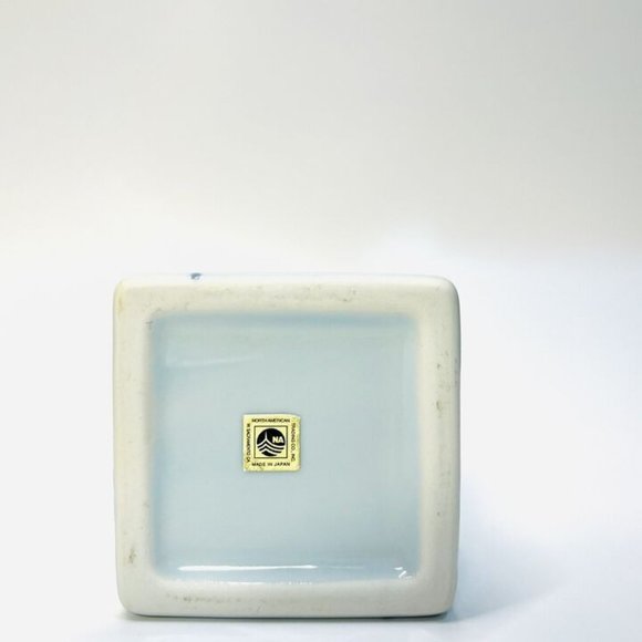 Adorable Vintage Signed Made in Japan Blue/White Hand-painted Fish Vase - Picture 7 of 8